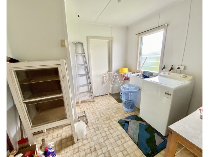 223 Pine Street, Hay NSW 2711