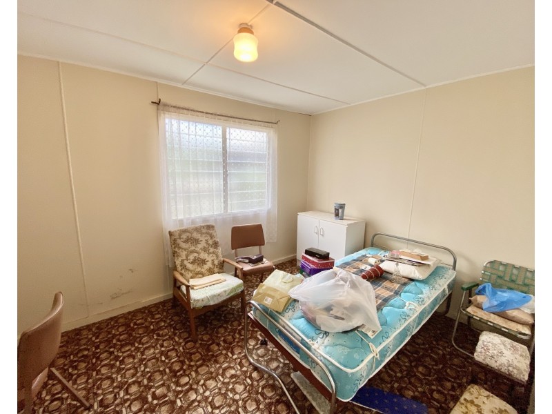 223 Pine Street, Hay NSW 2711