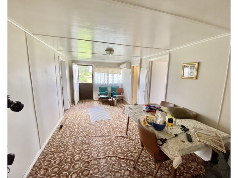 223 Pine Street, Hay NSW 2711