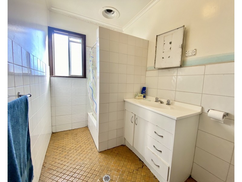 385 Balaclava Street, Hay NSW 2711