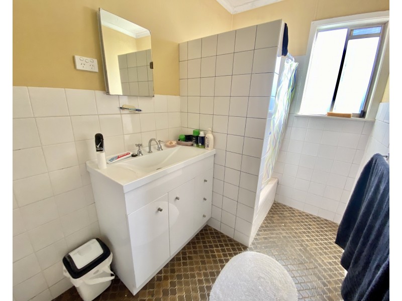 385 Balaclava Street, Hay NSW 2711