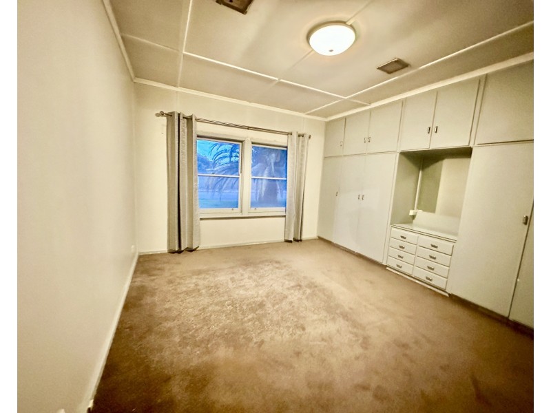 339 Russell Street, Hay South NSW 2711