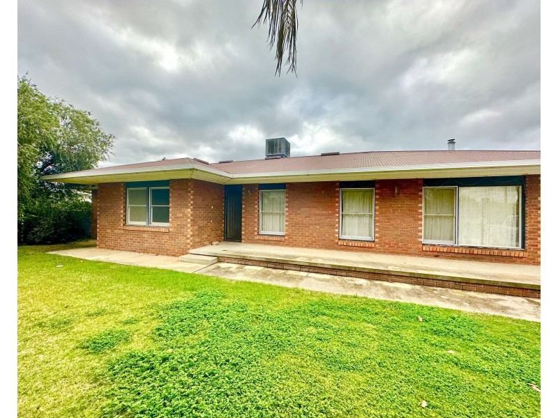 339 Russell Street, Hay South NSW 2711