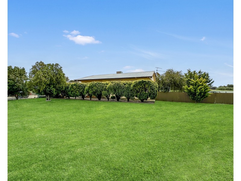 27 Gum Tree Lane, Hay NSW 2711
