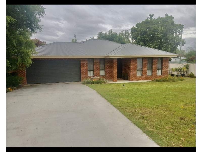 8 Audley Street, Narrandera NSW 2700