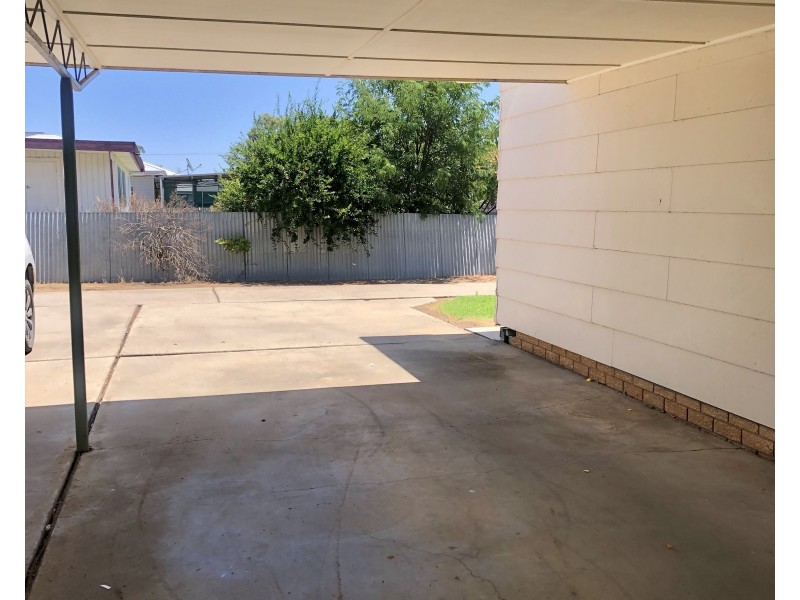 2/371 Cadell Street, Hay NSW 2711