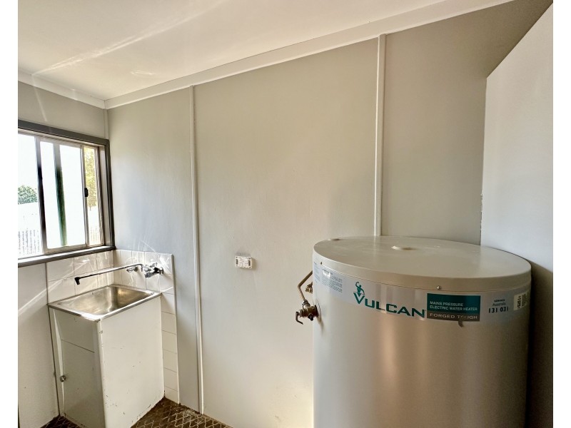 385 Balaclava Street, Hay NSW 2711