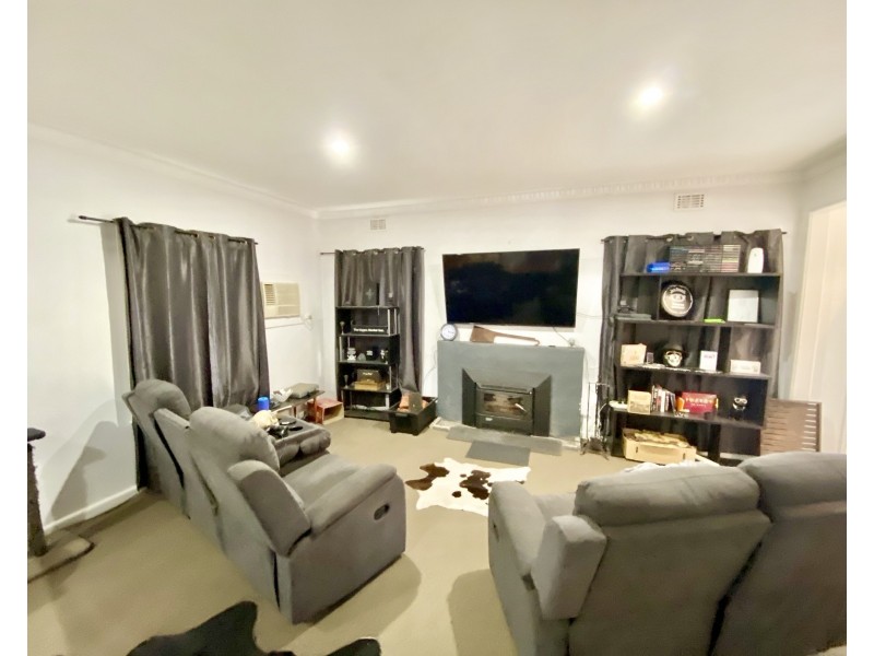 96 Macauley Street, Deniliquin NSW 2710