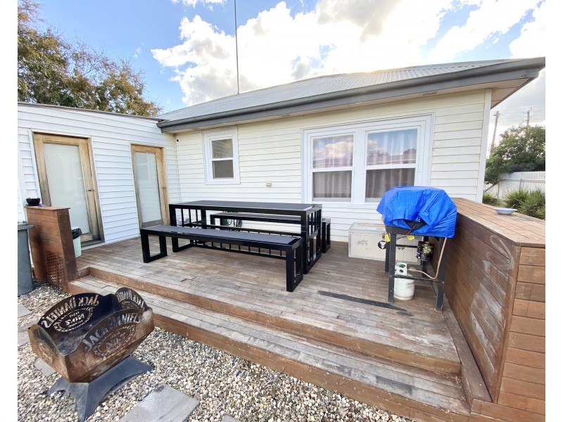 96 Macauley Street, Deniliquin NSW 2710