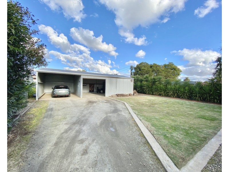 96 Macauley Street, Deniliquin NSW 2710