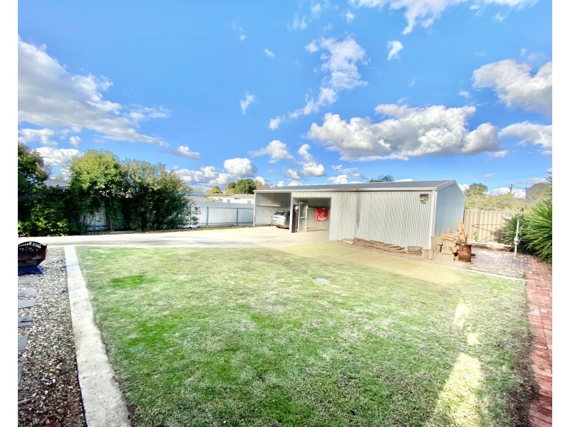 96 Macauley Street, Deniliquin NSW 2710