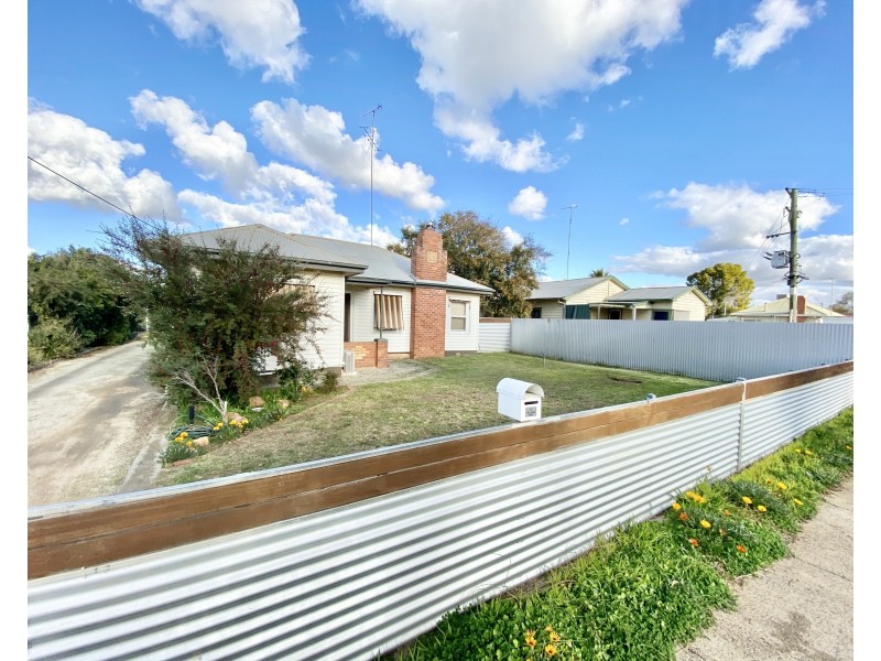 96 Macauley Street, Deniliquin NSW 2710