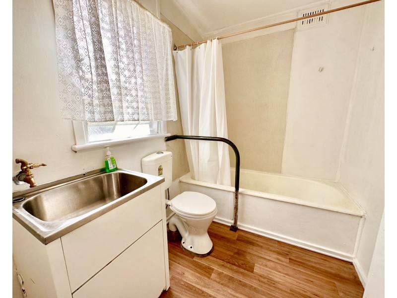 9 Coonong Street, Jerilderie NSW 2716