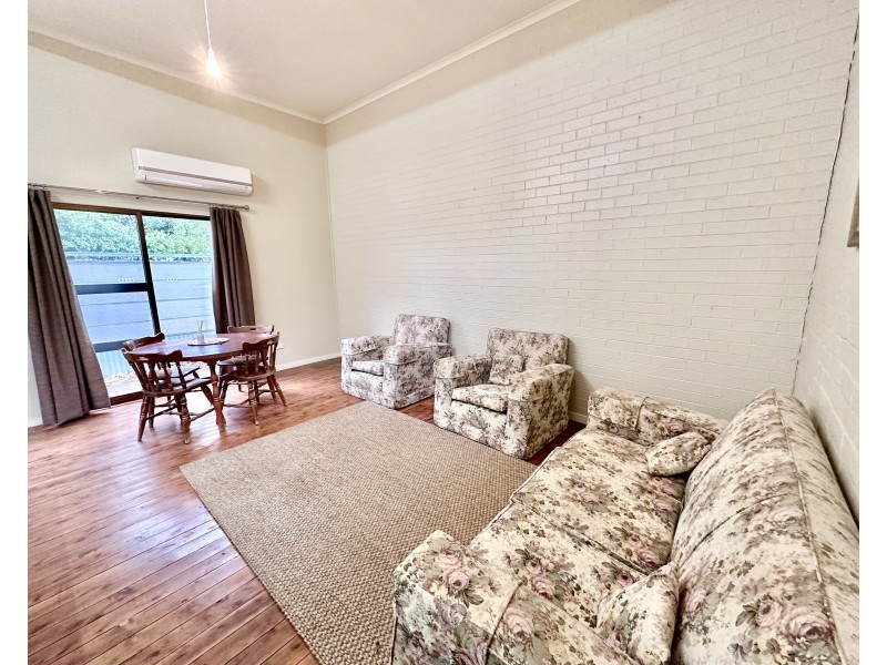 92 Lachlan Street, Hay NSW 2711