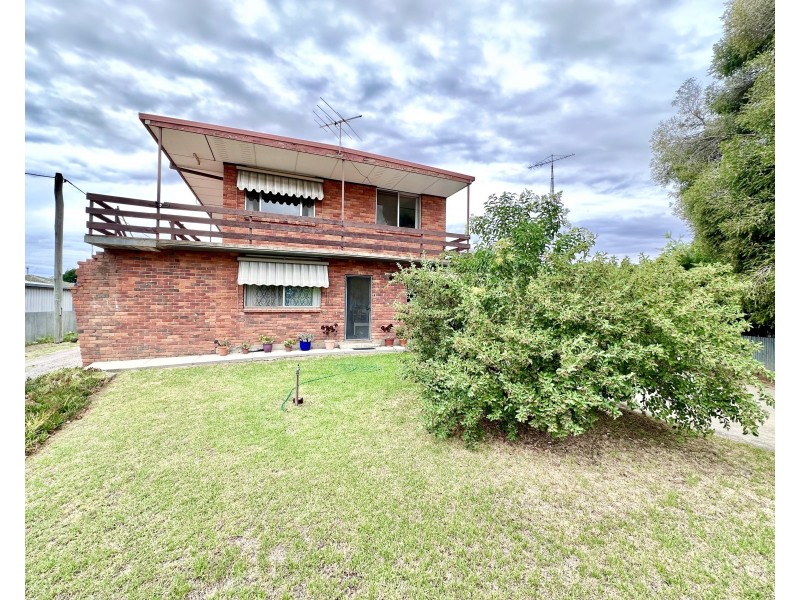227 Edward Street, Hay NSW 2711