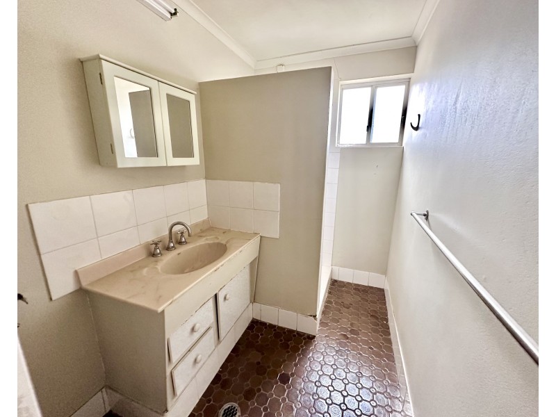 227 Edward Street, Hay NSW 2711