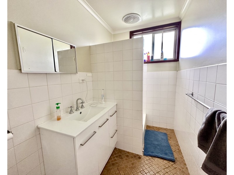 227 Edward Street, Hay NSW 2711