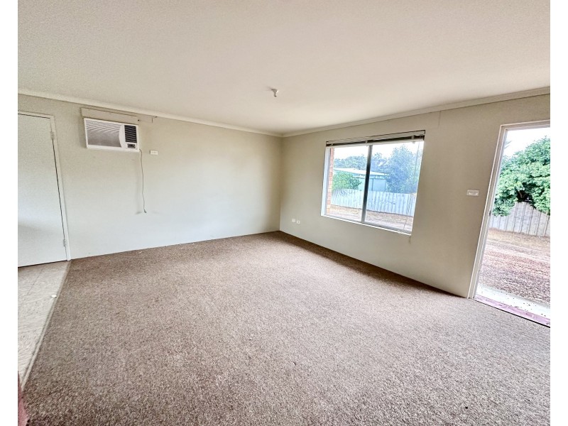 225 Maiden Lane, Hay NSW 2711