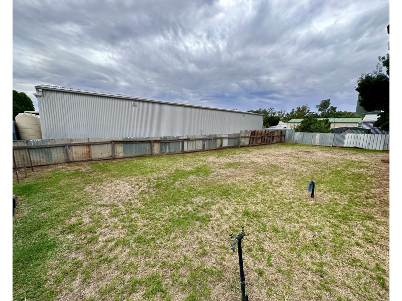 225 Maiden Lane, Hay NSW 2711