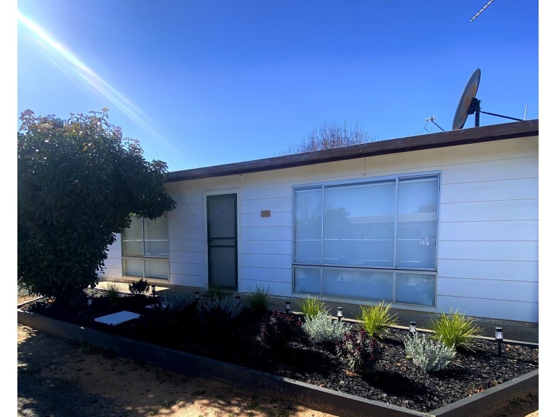 2/525 CLAY STREET, Hay NSW 2711