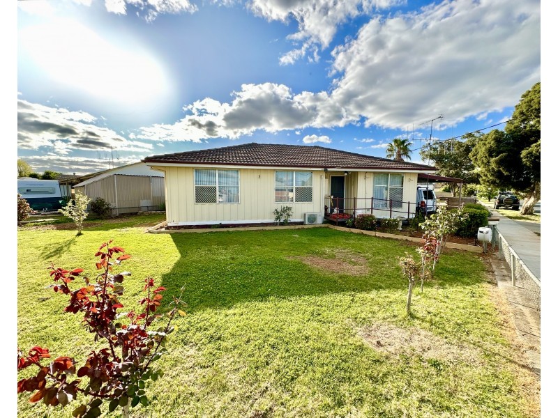 8 McCann Crescent, Kerang VIC 3579