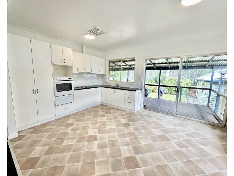 324 JONES AVENUE, Deniliquin NSW 2710