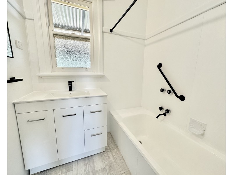 324 JONES AVENUE, Deniliquin NSW 2710