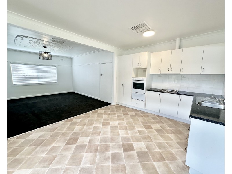 324 JONES AVENUE, Deniliquin NSW 2710