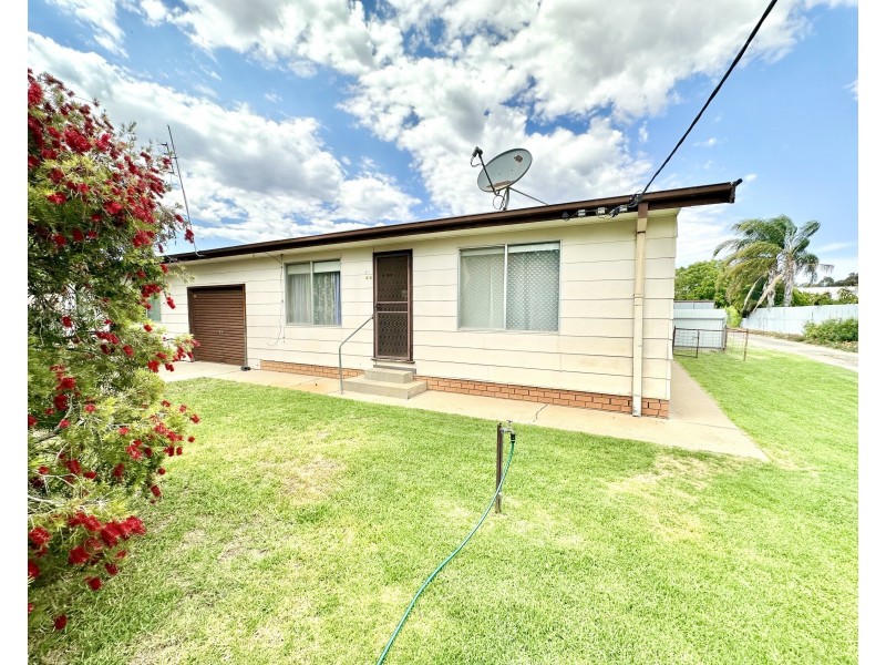 1&2/464a Waradgery Place, Hay NSW 2711