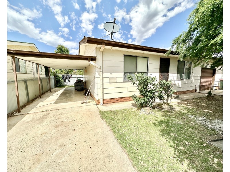1&2/464a Waradgery Place, Hay NSW 2711