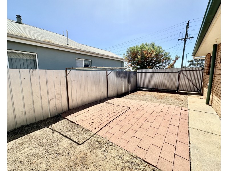 1/179 FAULKNER STREET, Deniliquin NSW 2710