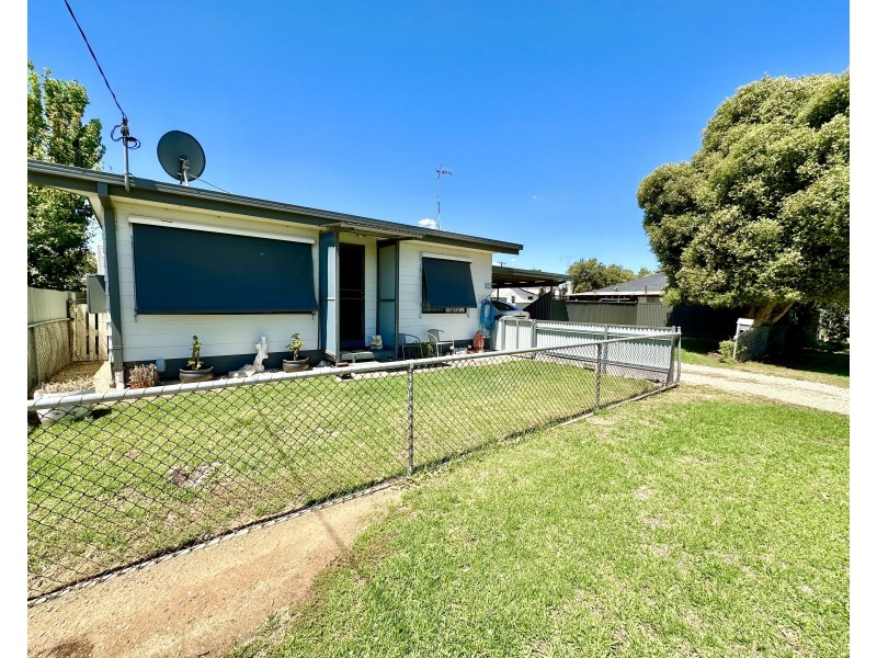 425 Whitelock Street, Deniliquin NSW 2710