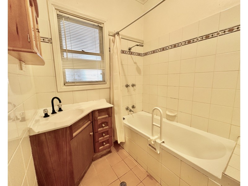 226 Lindsay Street, Hay NSW 2711