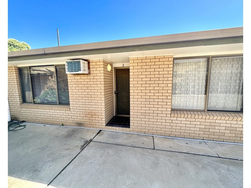 2  82 Edwardes St, Deniliquin NSW 2710
