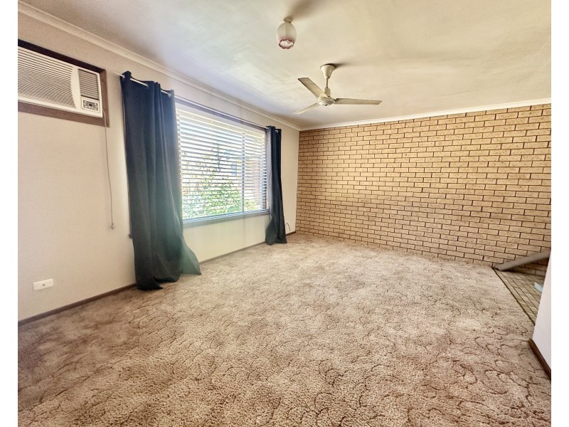 2  82 Edwardes St, Deniliquin NSW 2710