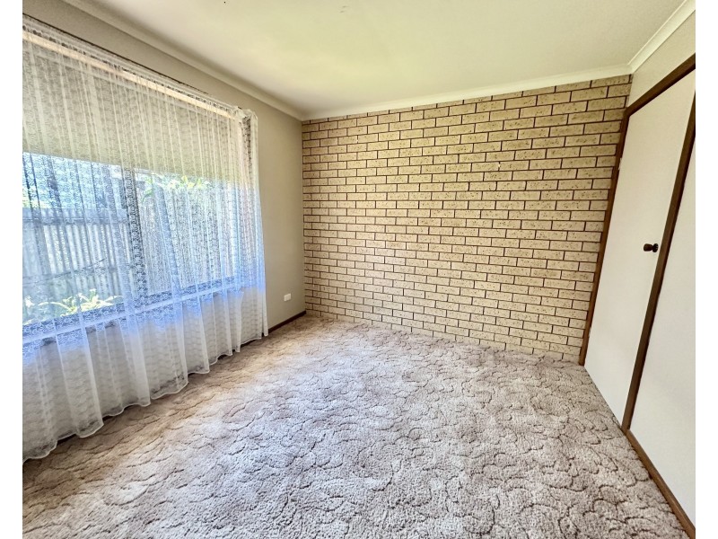 2  82 Edwardes St, Deniliquin NSW 2710