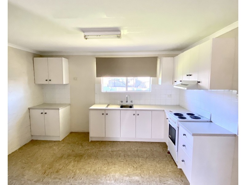 2/225 MAIDEN LANE, Hay NSW 2711