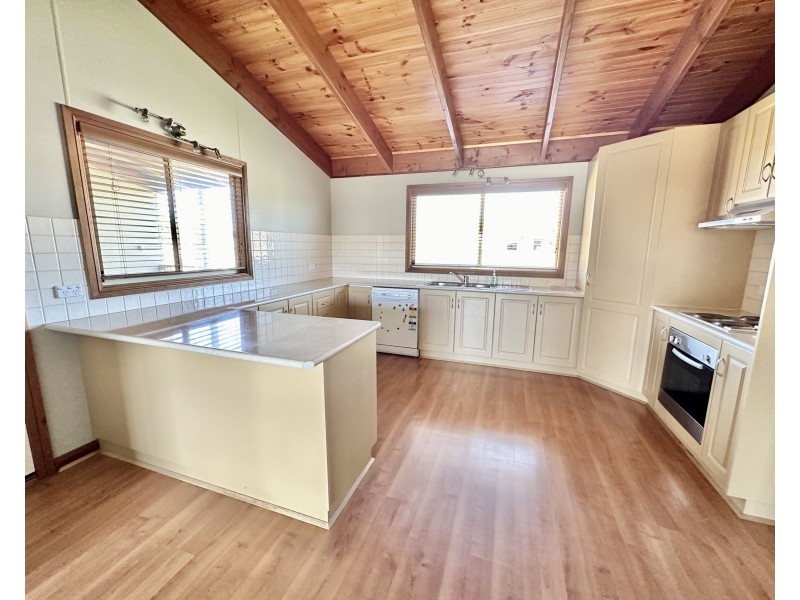 2 Meakes Street, Hay NSW 2711
