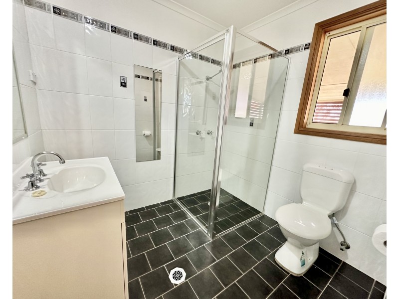 2 Meakes Street, Hay NSW 2711