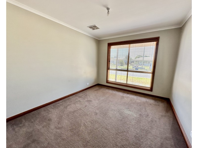 2 Meakes Street, Hay NSW 2711