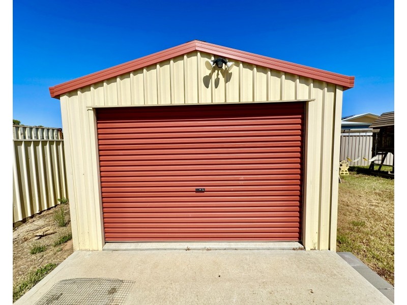 2 Meakes Street, Hay NSW 2711