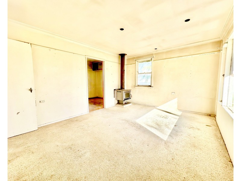 8 Robertson Crescent, Deniliquin NSW 2710