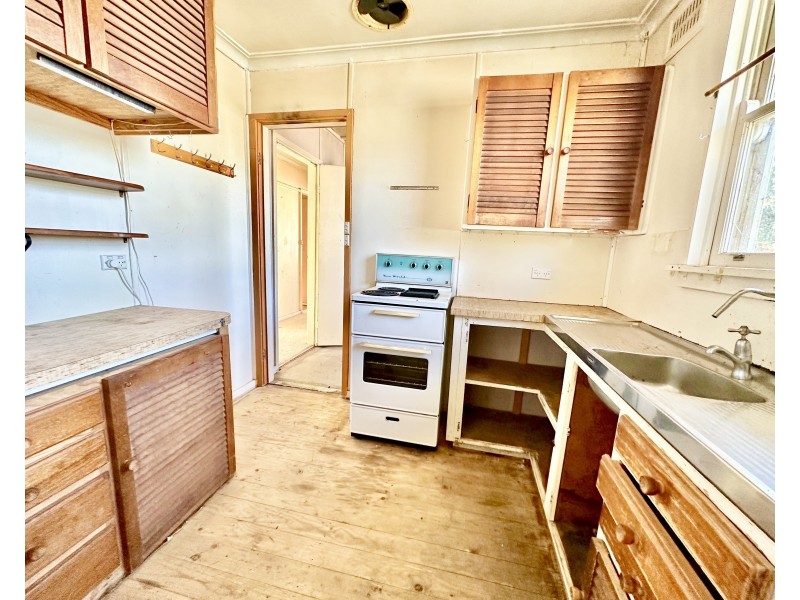 8 Robertson Crescent, Deniliquin NSW 2710