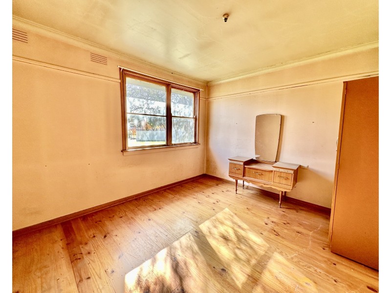 8 Robertson Crescent, Deniliquin NSW 2710