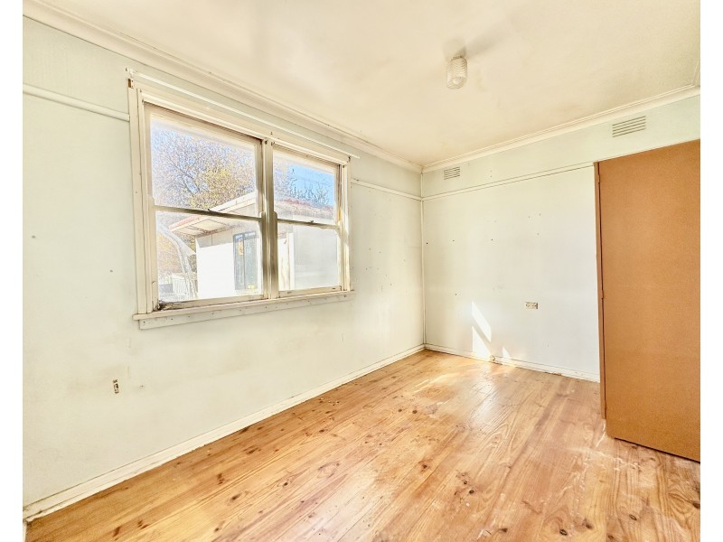 8 Robertson Crescent, Deniliquin NSW 2710