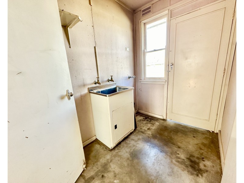 8 Robertson Crescent, Deniliquin NSW 2710