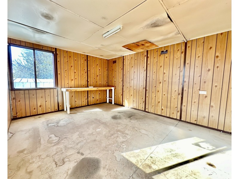 8 Robertson Crescent, Deniliquin NSW 2710