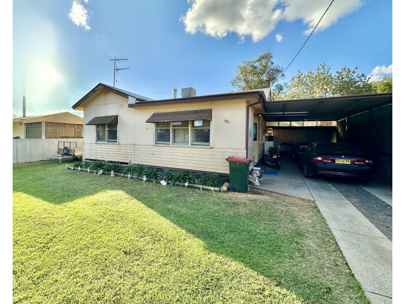 369 MACAULEY STREET, Hay NSW 2711