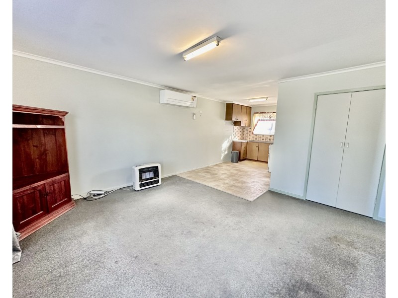 406 CADELL STREET, Hay NSW 2711
