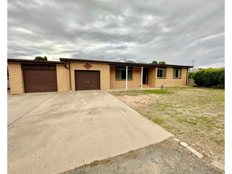 409 BRUNKER STREET, Hay NSW 2711